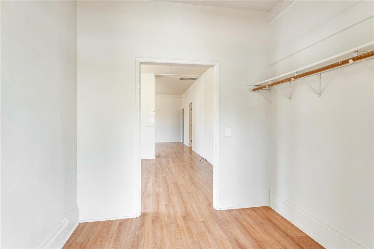 Detail Gallery Image 4 of 32 For 412- 412.5 Broadway, Santa Cruz,  CA 95060 - 3 Beds | 1 Baths