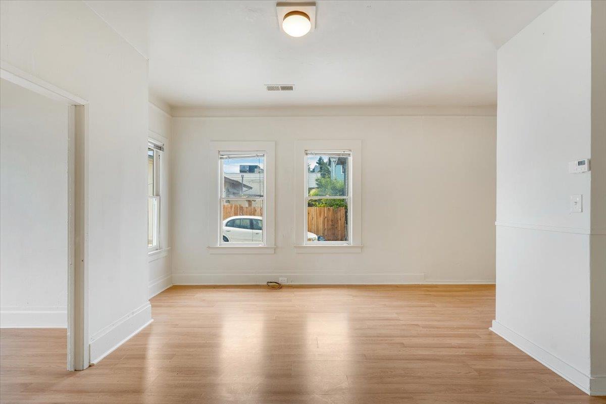 Detail Gallery Image 8 of 32 For 412- 412.5 Broadway, Santa Cruz,  CA 95060 - 3 Beds | 1 Baths