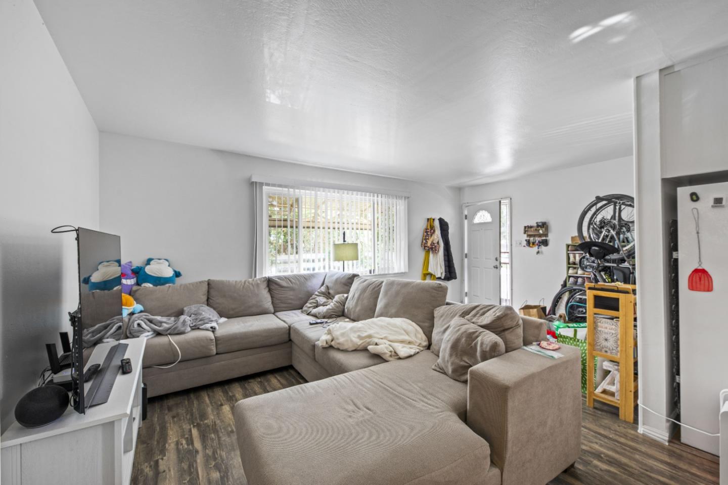 Detail Gallery Image 2 of 10 For 215 Avery Ln, Los Gatos,  CA 95032 - – Beds | – Baths
