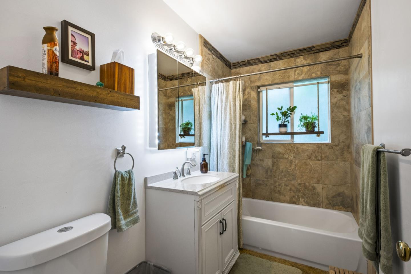 Detail Gallery Image 3 of 10 For 215 Avery Ln, Los Gatos,  CA 95032 - – Beds | – Baths