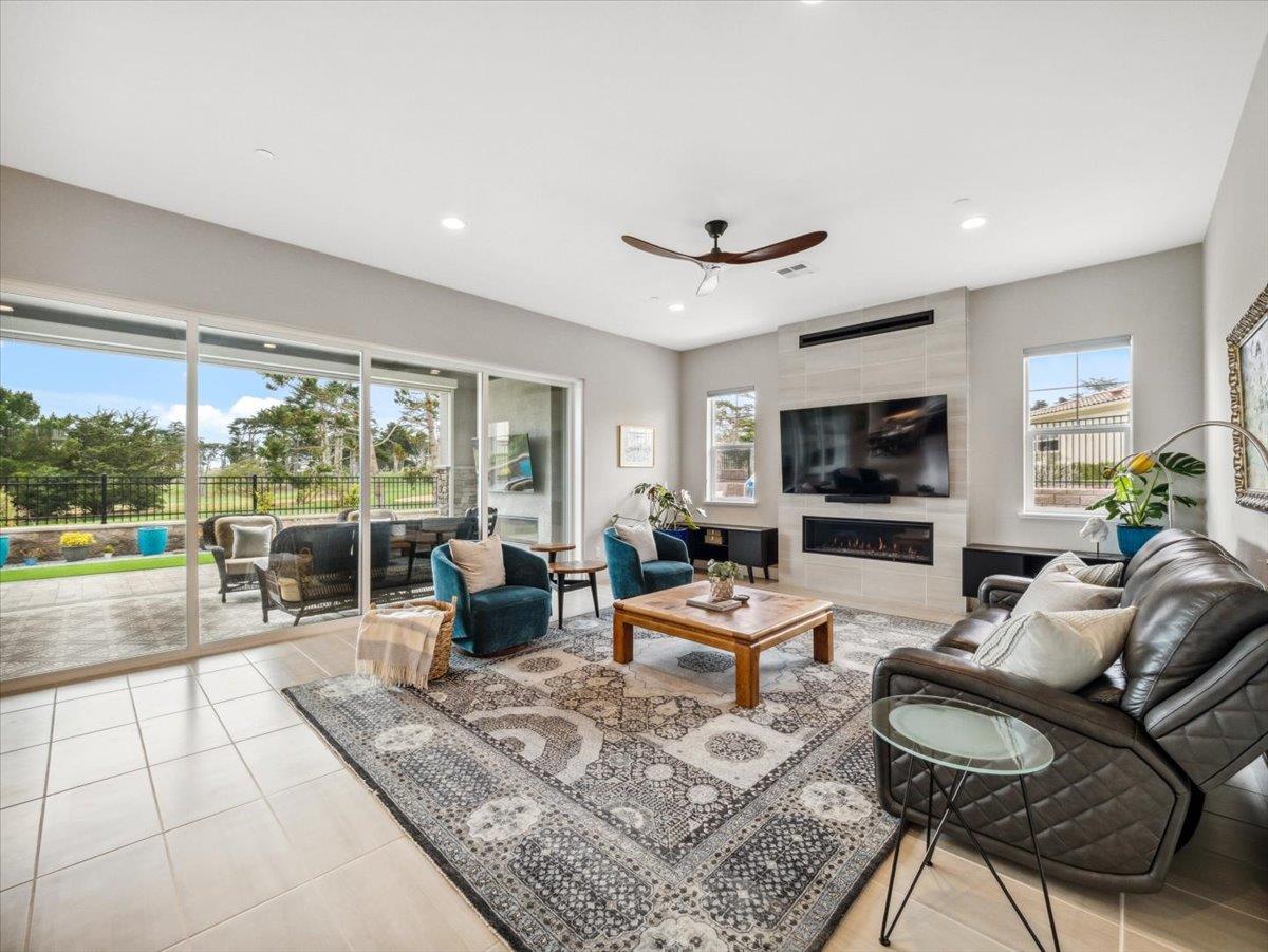 Detail Gallery Image 13 of 56 For 1767 Fairway Ct, Seaside,  CA 93955 - 4 Beds | 4/1 Baths