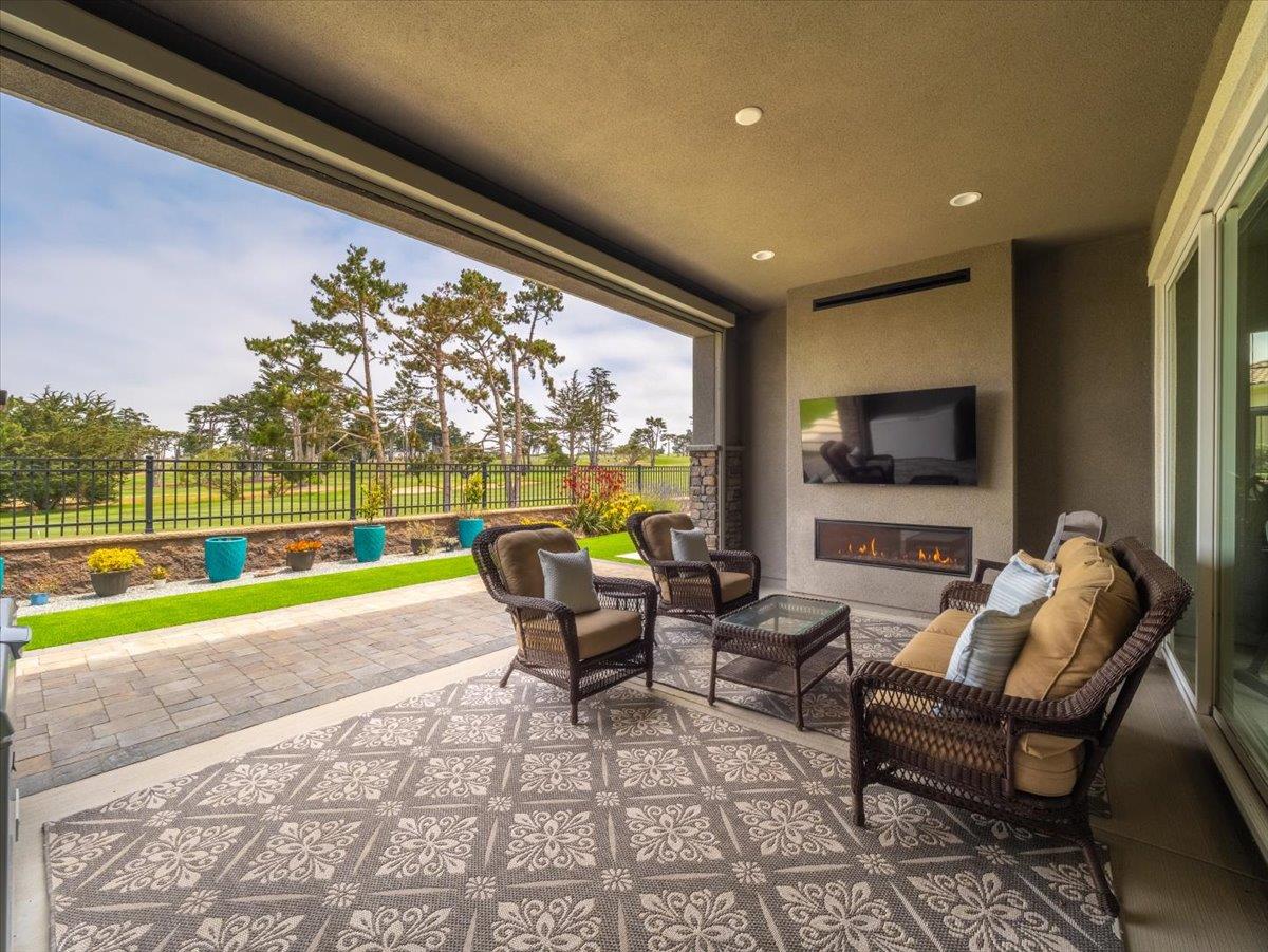 Detail Gallery Image 14 of 56 For 1767 Fairway Ct, Seaside,  CA 93955 - 4 Beds | 4/1 Baths