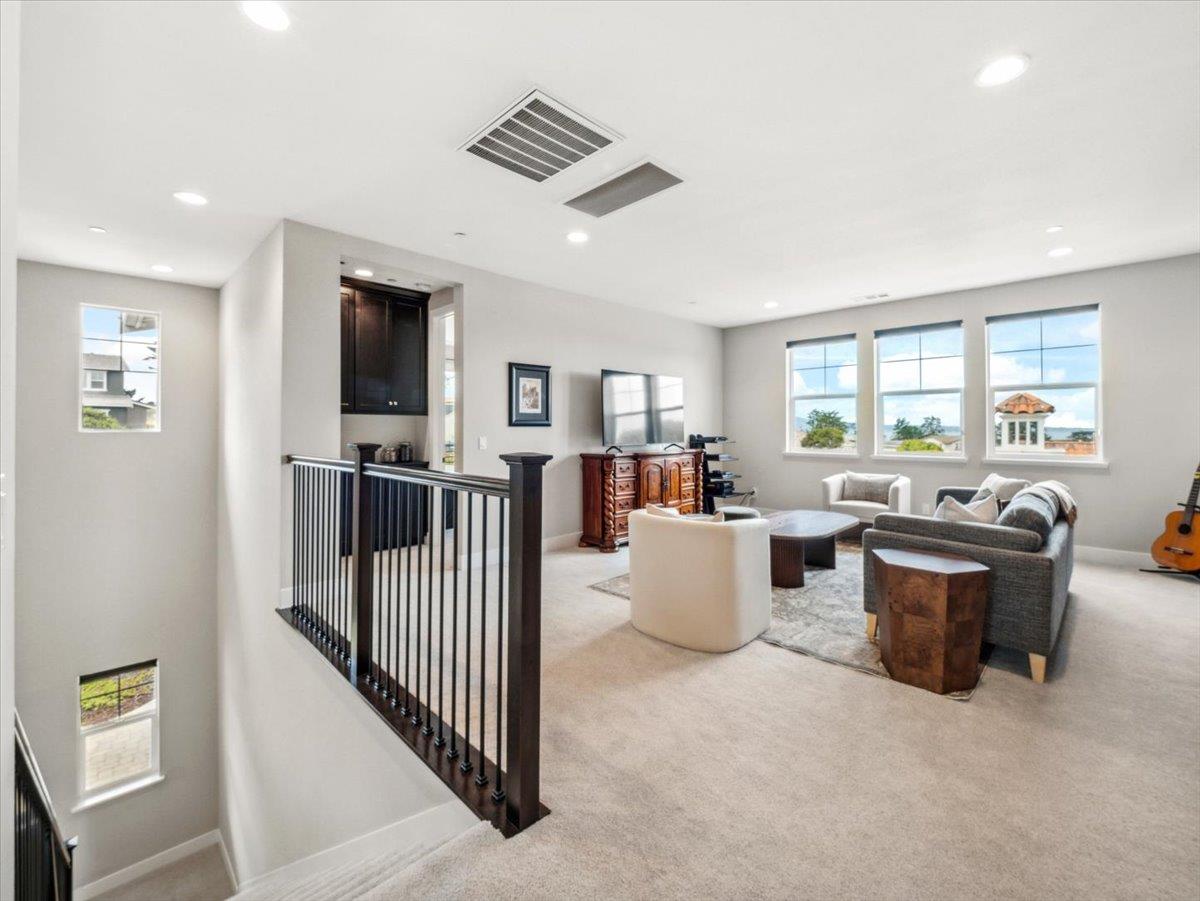 Detail Gallery Image 22 of 56 For 1767 Fairway Ct, Seaside,  CA 93955 - 4 Beds | 4/1 Baths