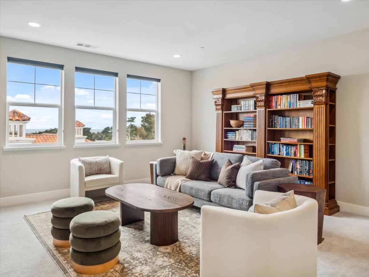 Detail Gallery Image 23 of 56 For 1767 Fairway Ct, Seaside,  CA 93955 - 4 Beds | 4/1 Baths