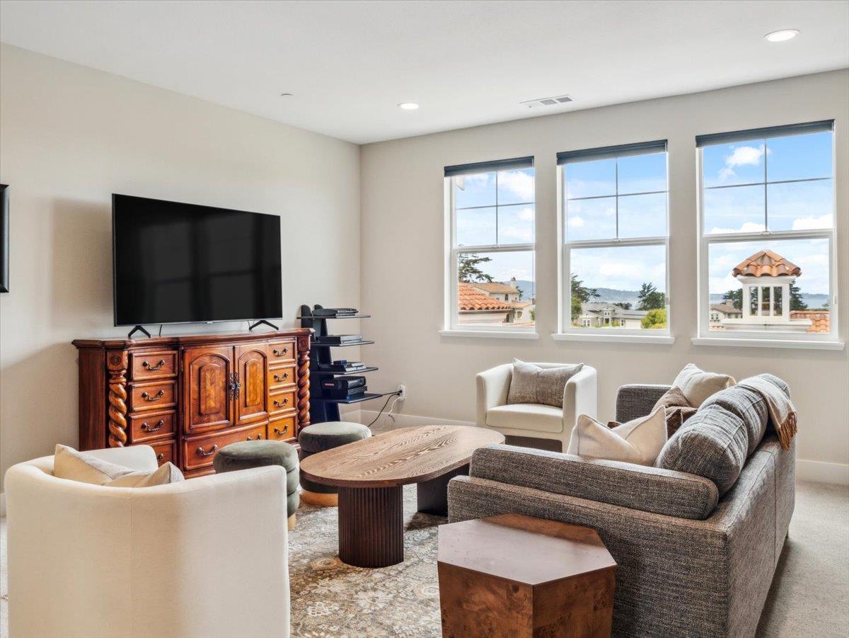 Detail Gallery Image 24 of 56 For 1767 Fairway Ct, Seaside,  CA 93955 - 4 Beds | 4/1 Baths