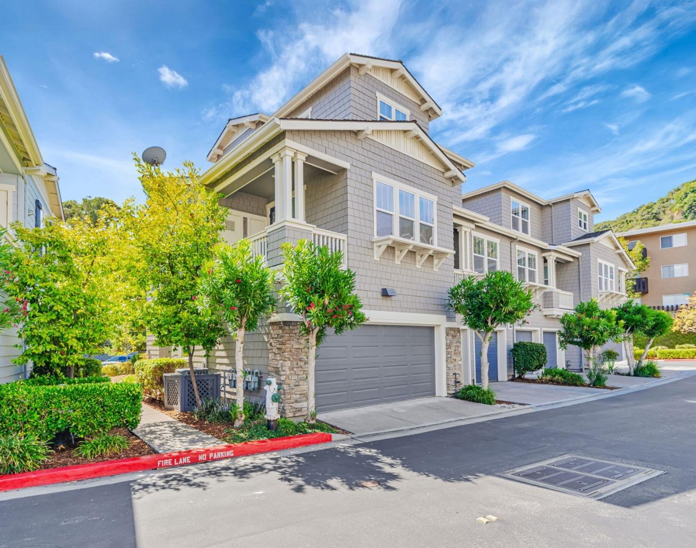 Detail Gallery Image 1 of 38 For 100 Live Oak Way #104,  Belmont,  CA 94002 - 2 Beds | 2/1 Baths