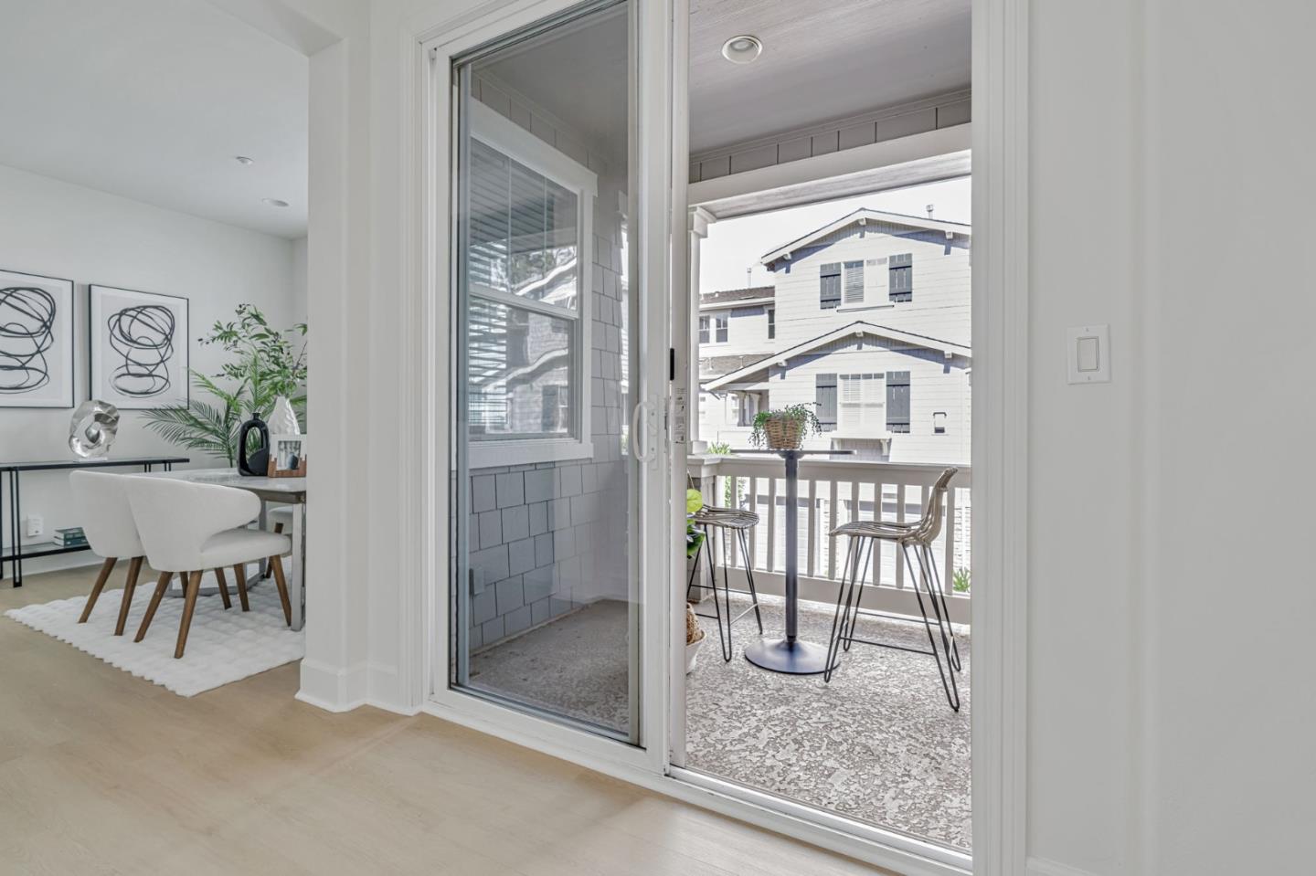 Detail Gallery Image 15 of 38 For 100 Live Oak Way #104,  Belmont,  CA 94002 - 2 Beds | 2/1 Baths