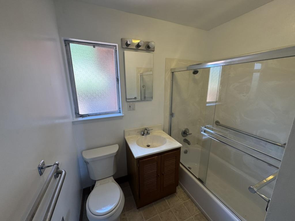 Detail Gallery Image 4 of 9 For 1625 Higgins Way, Pacifica,  CA 94044 - 5 Beds | 2 Baths