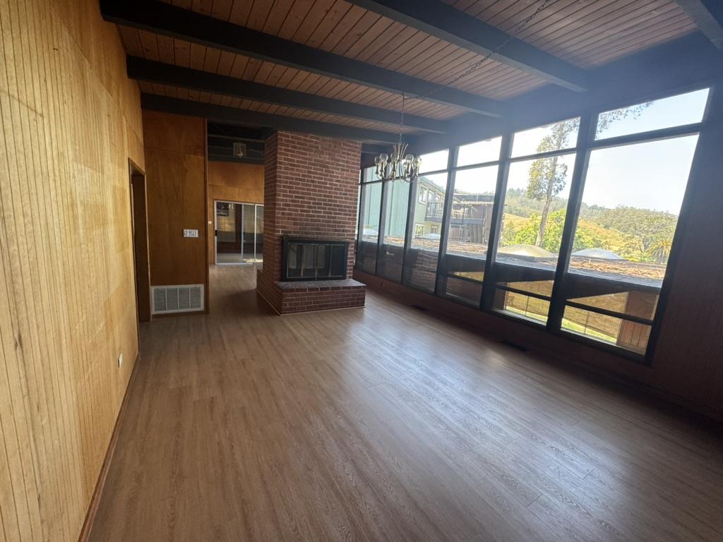 Detail Gallery Image 5 of 9 For 1625 Higgins Way, Pacifica,  CA 94044 - 5 Beds | 2 Baths