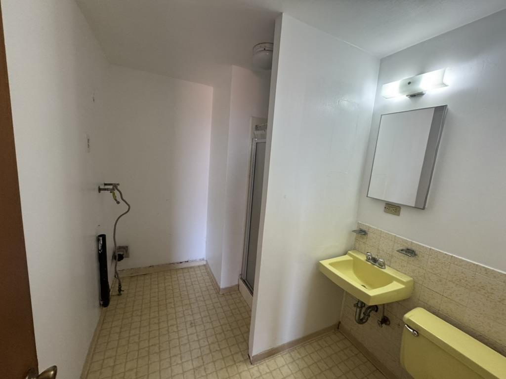 Detail Gallery Image 8 of 9 For 1625 Higgins Way, Pacifica,  CA 94044 - 5 Beds | 2 Baths