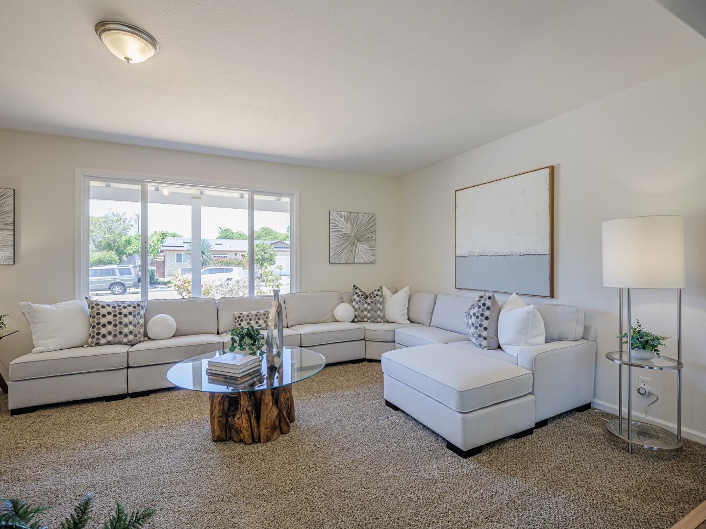 Detail Gallery Image 11 of 51 For 917 Sir Francis Ave, Capitola,  CA 95010 - 6 Beds | 2/1 Baths