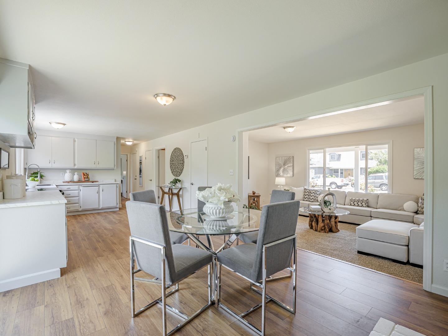 Detail Gallery Image 13 of 51 For 917 Sir Francis Ave, Capitola,  CA 95010 - 6 Beds | 2/1 Baths