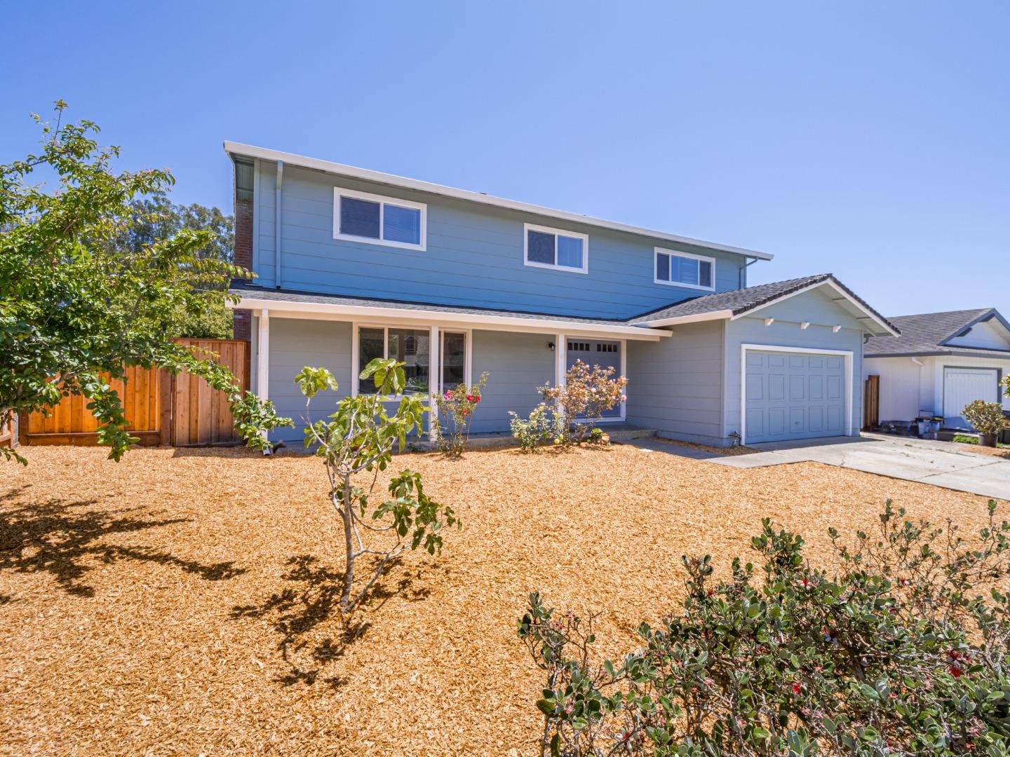 Detail Gallery Image 2 of 51 For 917 Sir Francis Ave, Capitola,  CA 95010 - 6 Beds | 2/1 Baths