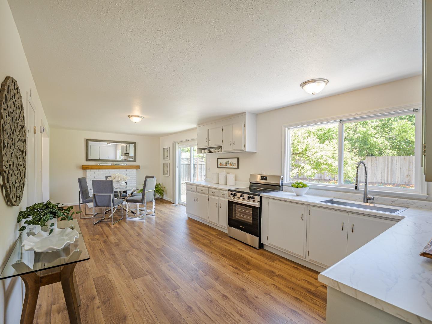 Detail Gallery Image 20 of 51 For 917 Sir Francis Ave, Capitola,  CA 95010 - 6 Beds | 2/1 Baths