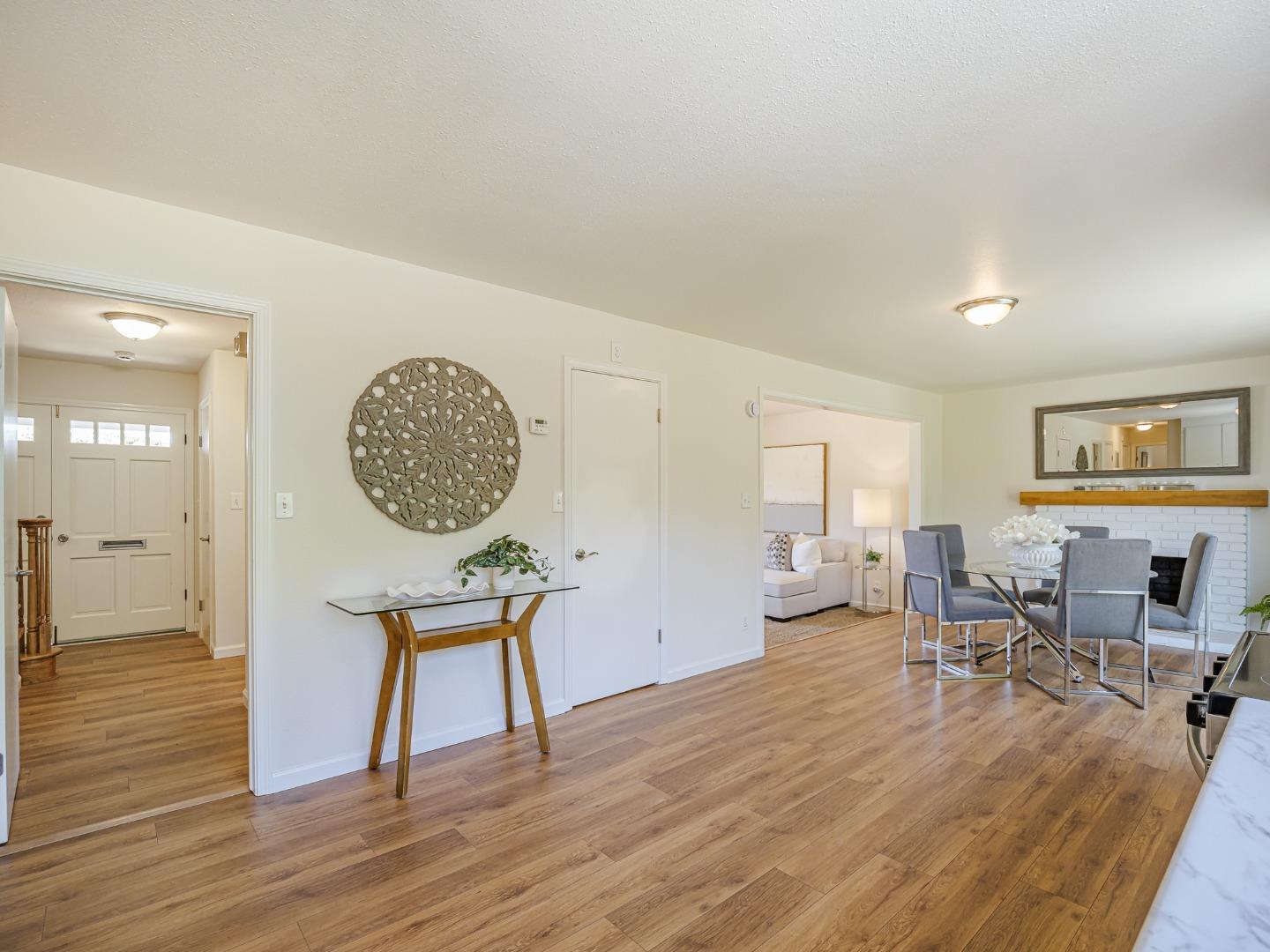 Detail Gallery Image 21 of 51 For 917 Sir Francis Ave, Capitola,  CA 95010 - 6 Beds | 2/1 Baths