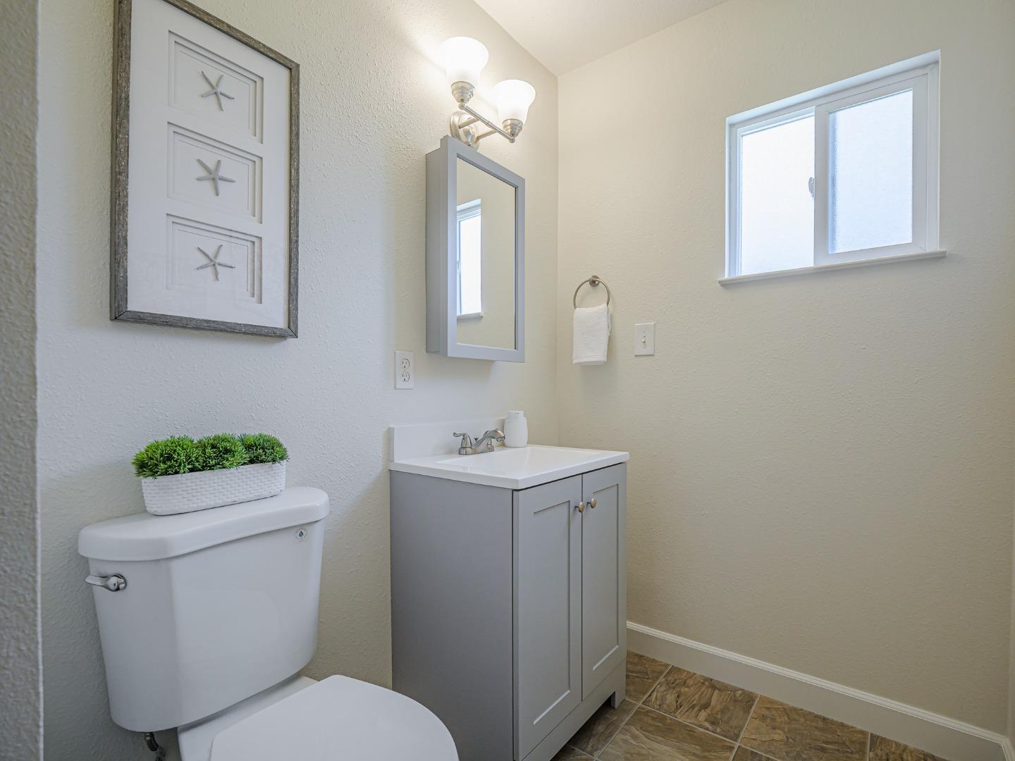 Detail Gallery Image 23 of 51 For 917 Sir Francis Ave, Capitola,  CA 95010 - 6 Beds | 2/1 Baths
