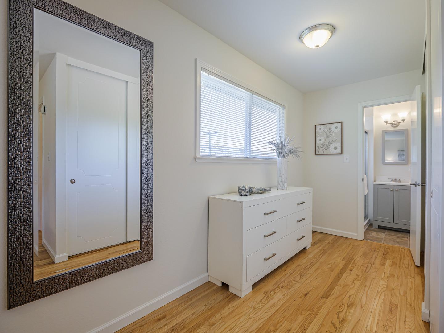 Detail Gallery Image 28 of 51 For 917 Sir Francis Ave, Capitola,  CA 95010 - 6 Beds | 2/1 Baths