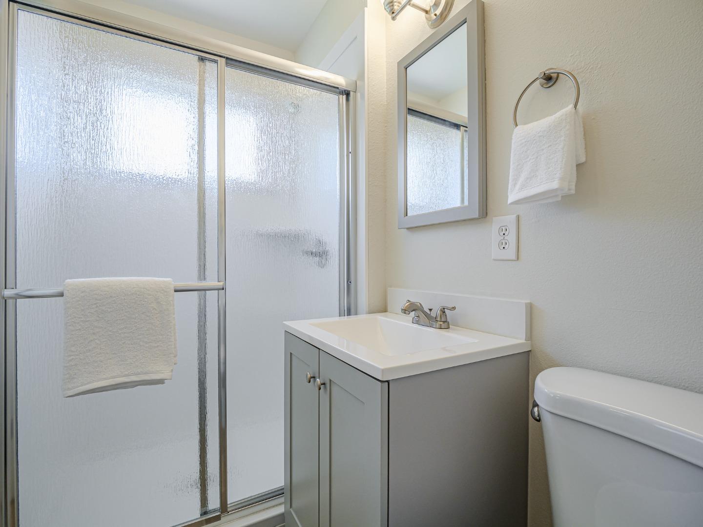 Detail Gallery Image 29 of 51 For 917 Sir Francis Ave, Capitola,  CA 95010 - 6 Beds | 2/1 Baths