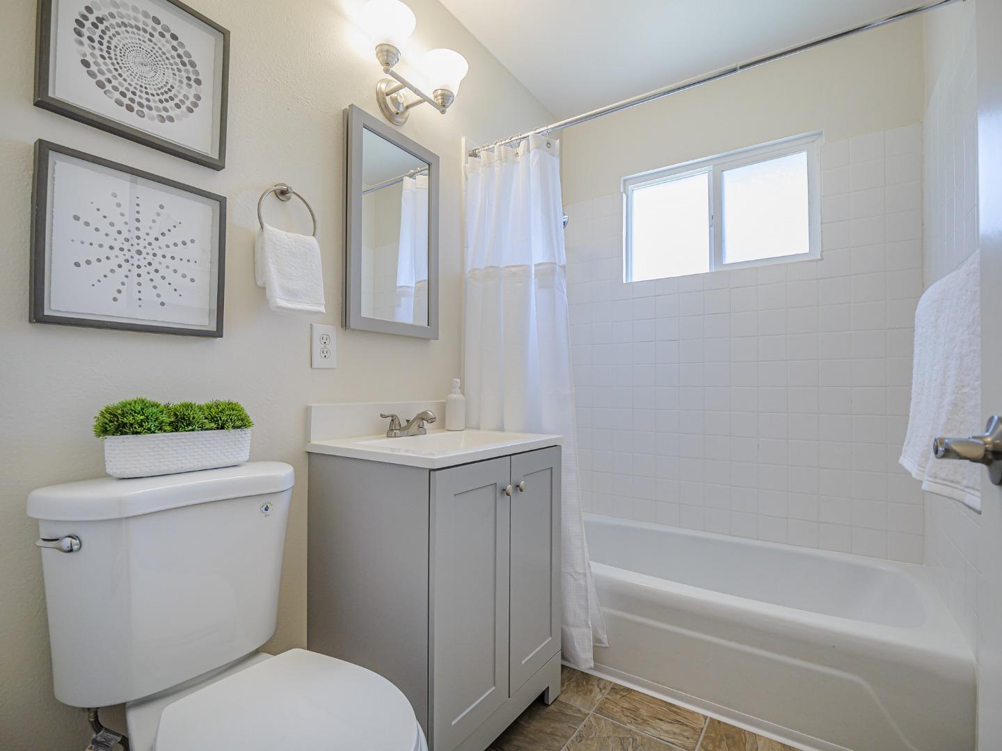 Detail Gallery Image 36 of 51 For 917 Sir Francis Ave, Capitola,  CA 95010 - 6 Beds | 2/1 Baths