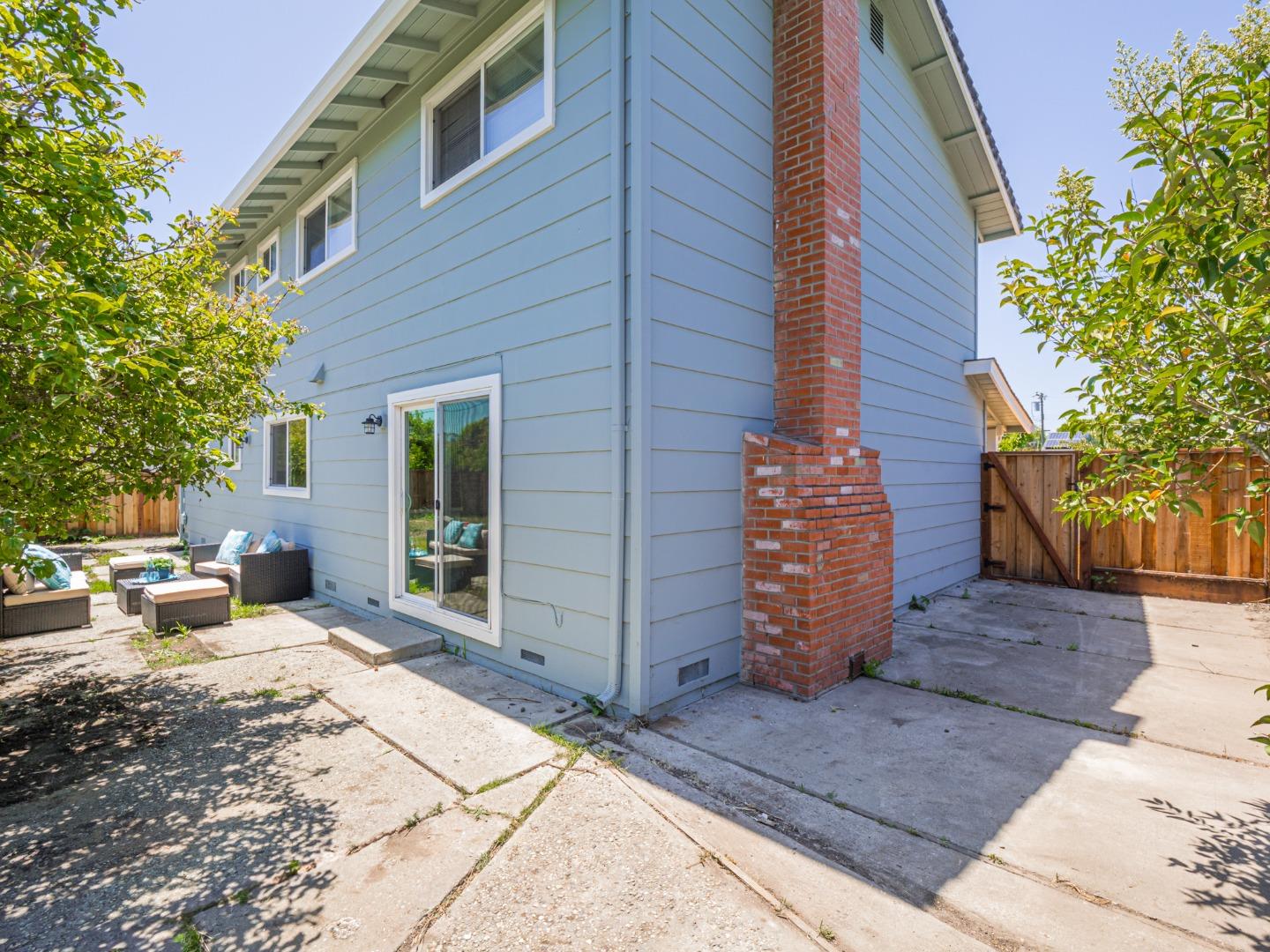 Detail Gallery Image 42 of 51 For 917 Sir Francis Ave, Capitola,  CA 95010 - 6 Beds | 2/1 Baths