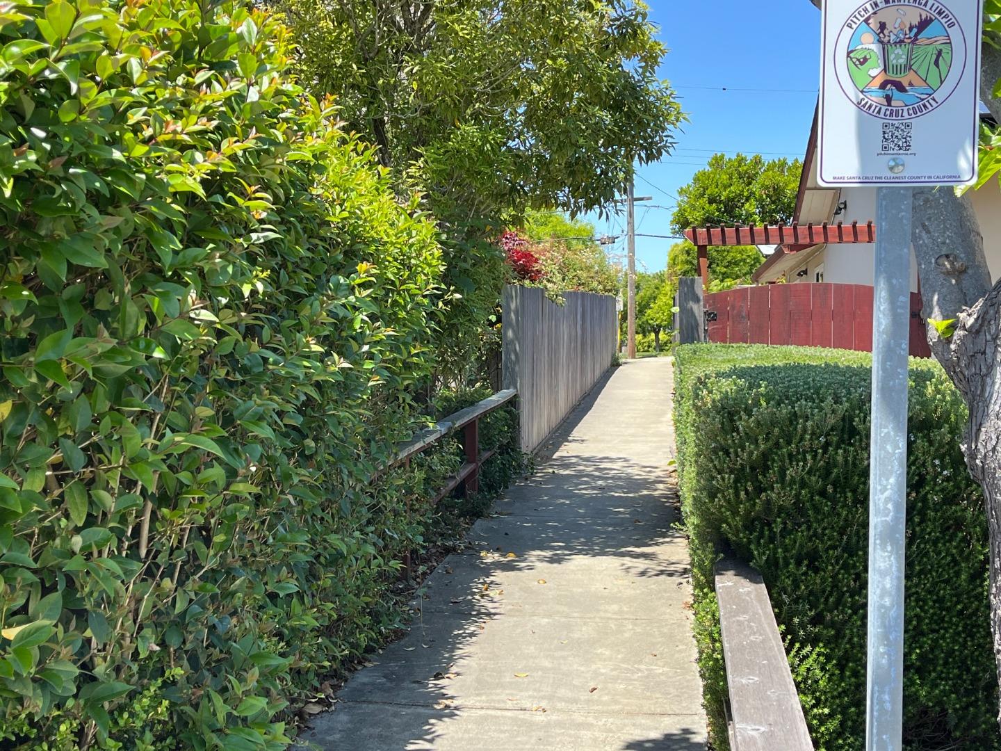 Detail Gallery Image 48 of 51 For 917 Sir Francis Ave, Capitola,  CA 95010 - 6 Beds | 2/1 Baths