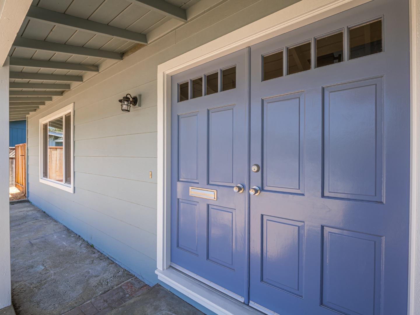 Detail Gallery Image 6 of 51 For 917 Sir Francis Ave, Capitola,  CA 95010 - 6 Beds | 2/1 Baths