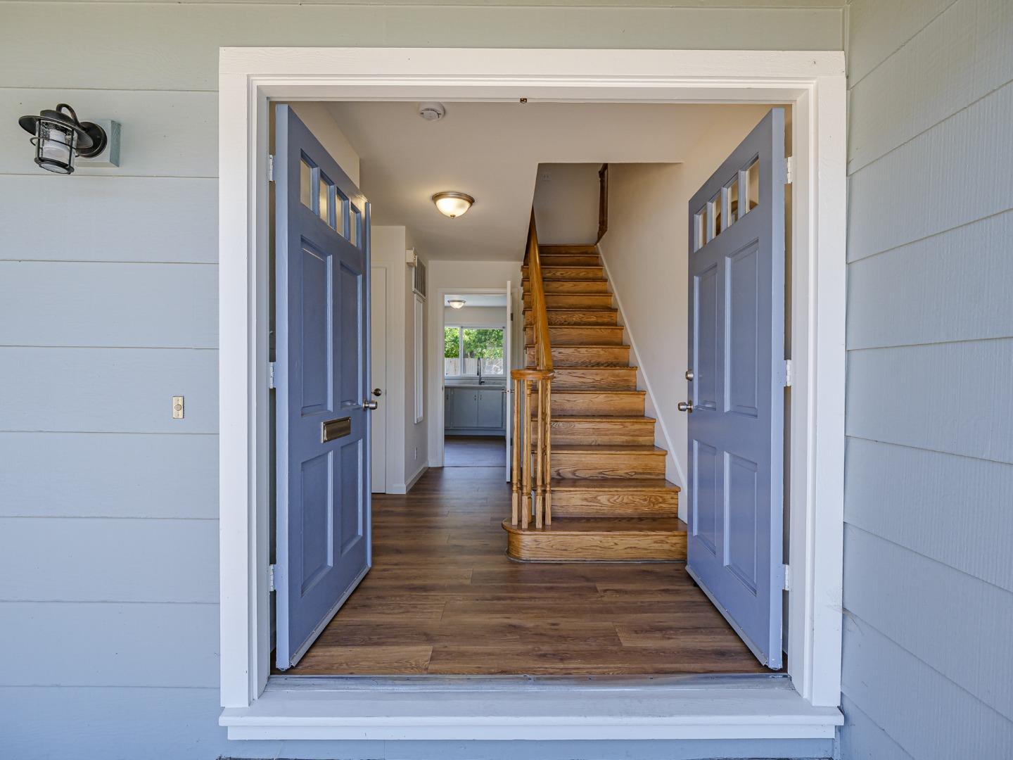 Detail Gallery Image 7 of 51 For 917 Sir Francis Ave, Capitola,  CA 95010 - 6 Beds | 2/1 Baths