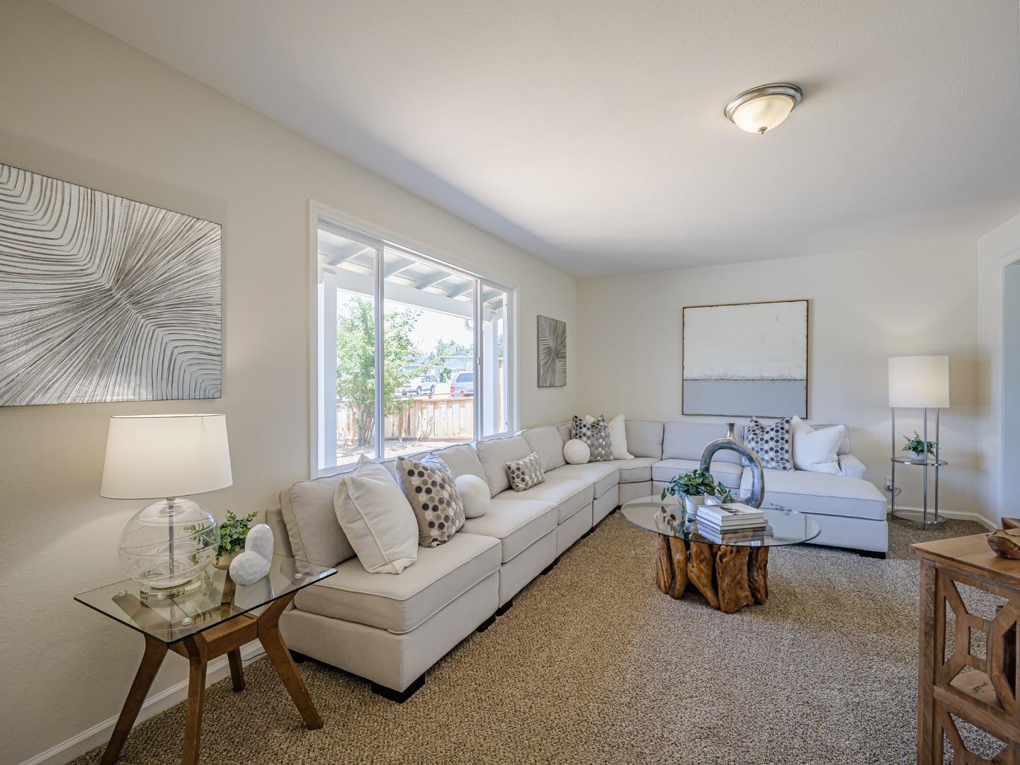 Detail Gallery Image 8 of 51 For 917 Sir Francis Ave, Capitola,  CA 95010 - 6 Beds | 2/1 Baths