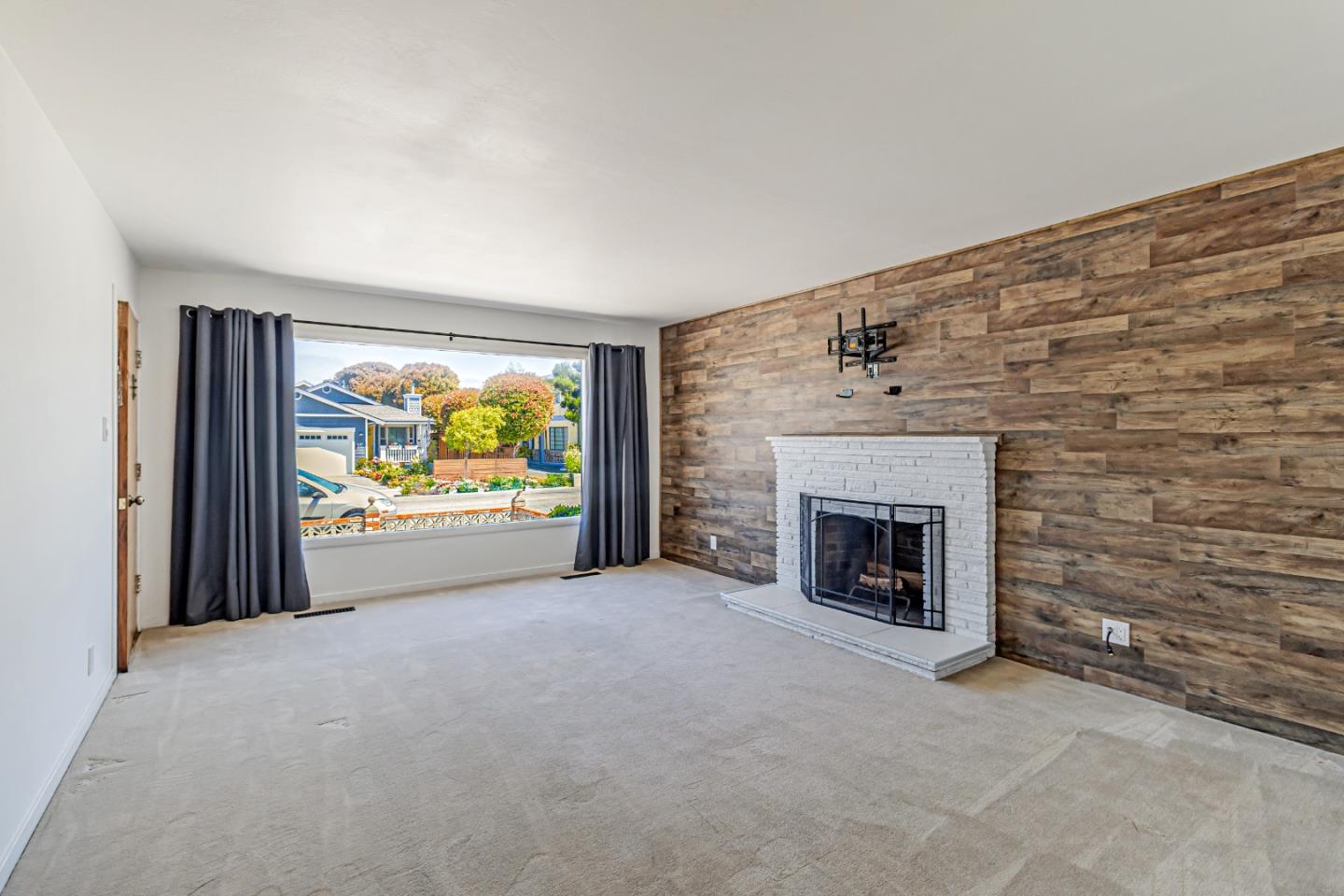 Detail Gallery Image 5 of 42 For 624 Filbert St, Half Moon Bay,  CA 94019 - 2 Beds | 1 Baths
