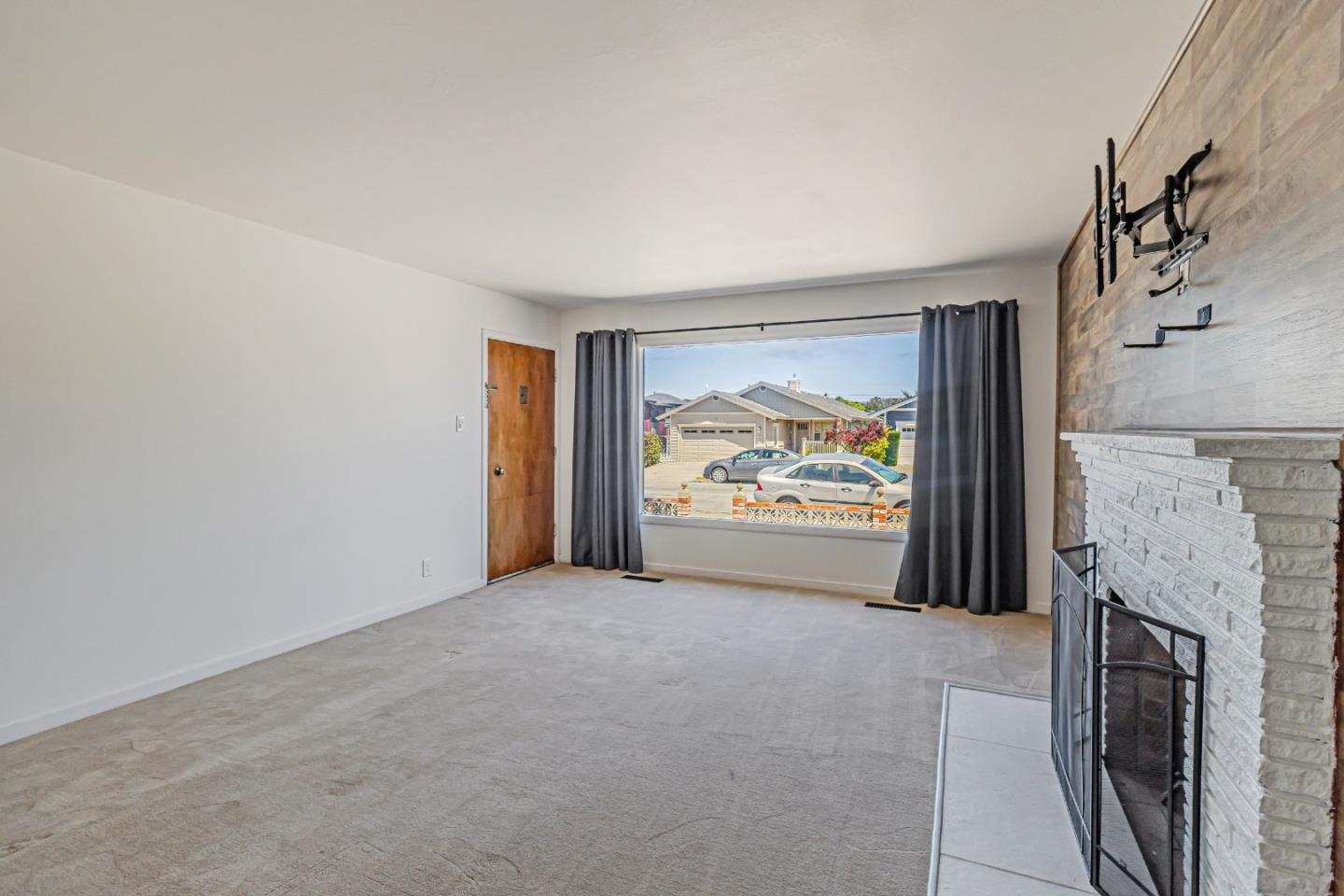 Detail Gallery Image 6 of 42 For 624 Filbert St, Half Moon Bay,  CA 94019 - 2 Beds | 1 Baths