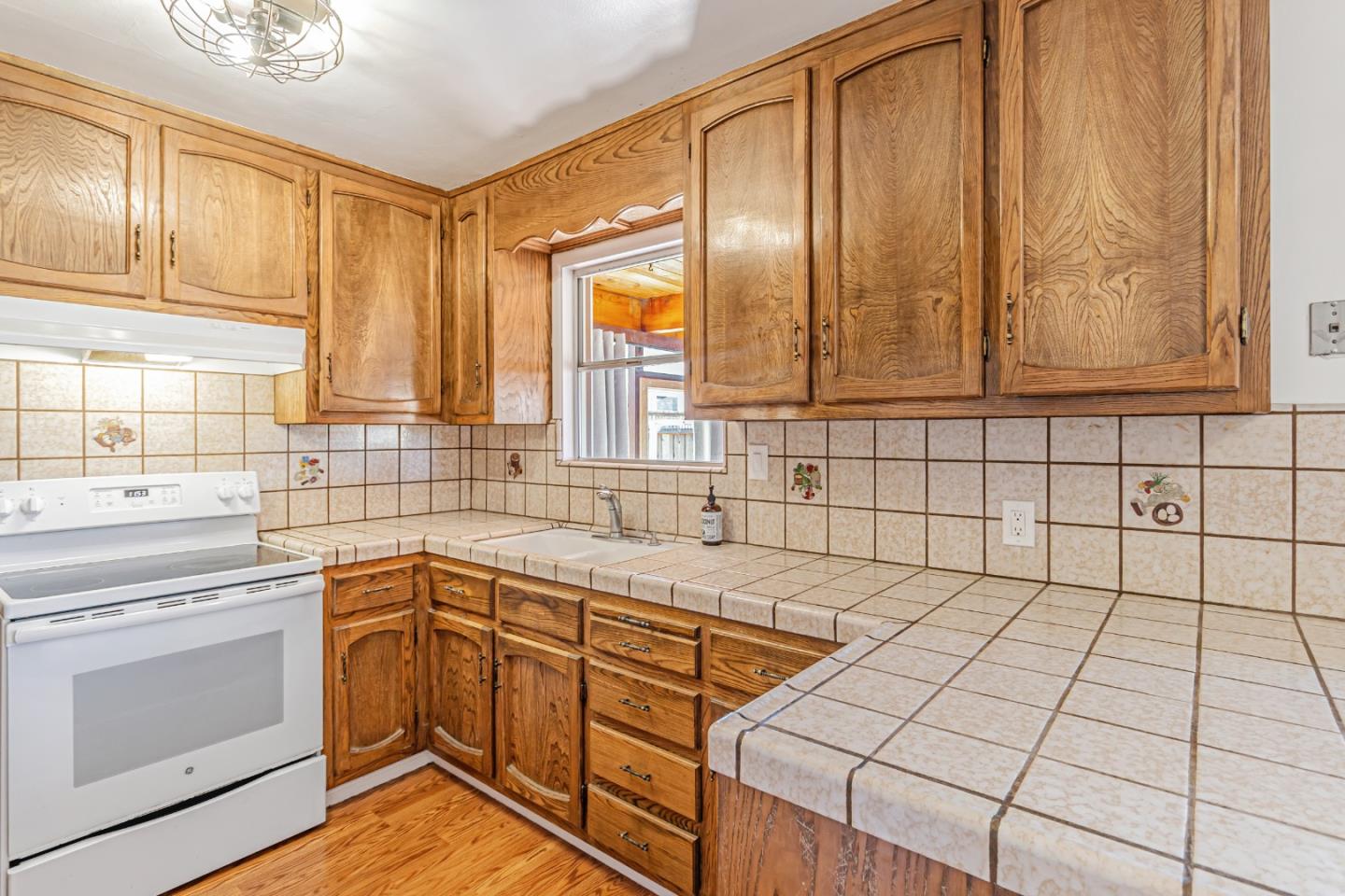 Detail Gallery Image 9 of 42 For 624 Filbert St, Half Moon Bay,  CA 94019 - 2 Beds | 1 Baths