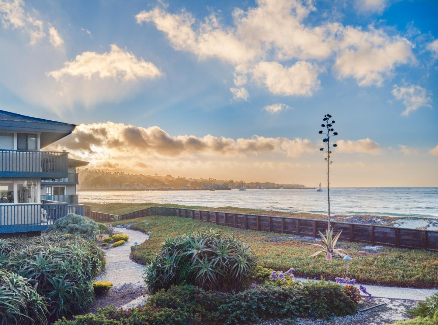 Detail Gallery Image 5 of 18 For 19 La Playa St, Monterey,  CA 93940 - 2 Beds | 2/1 Baths