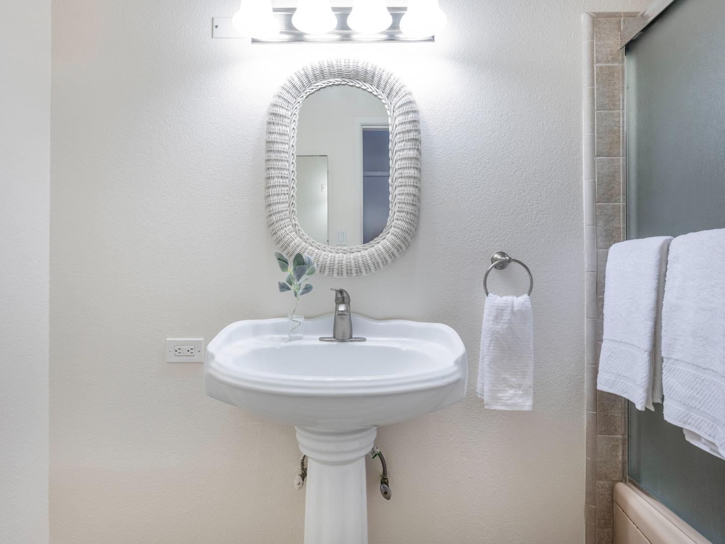 Detail Gallery Image 9 of 18 For 19 La Playa St, Monterey,  CA 93940 - 2 Beds | 2/1 Baths