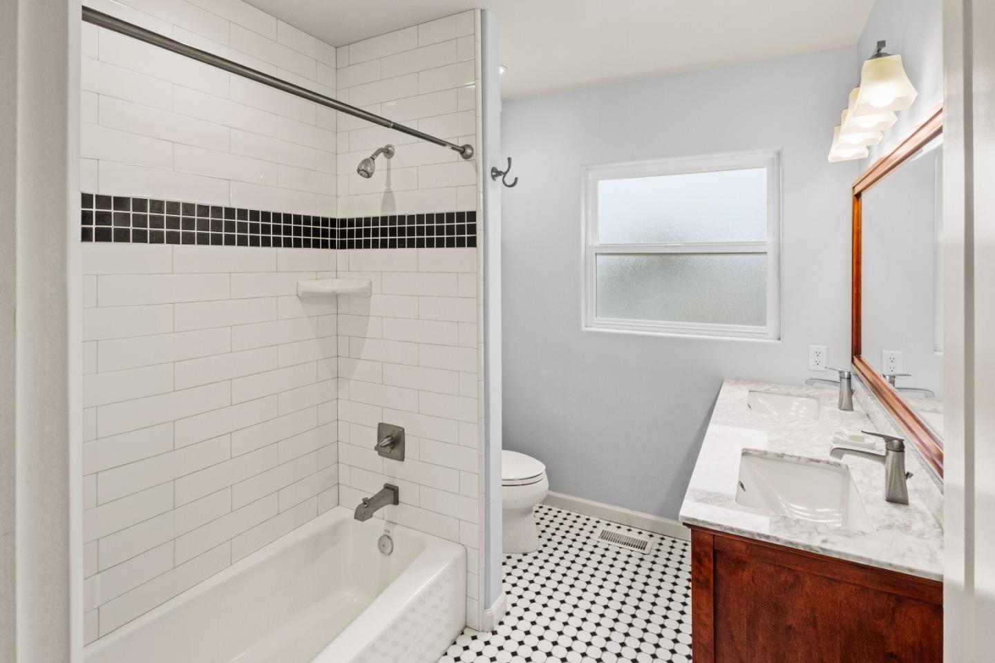 Detail Gallery Image 15 of 23 For 118 El Dorado St, Monterey,  CA 93940 - 2 Beds | 1 Baths
