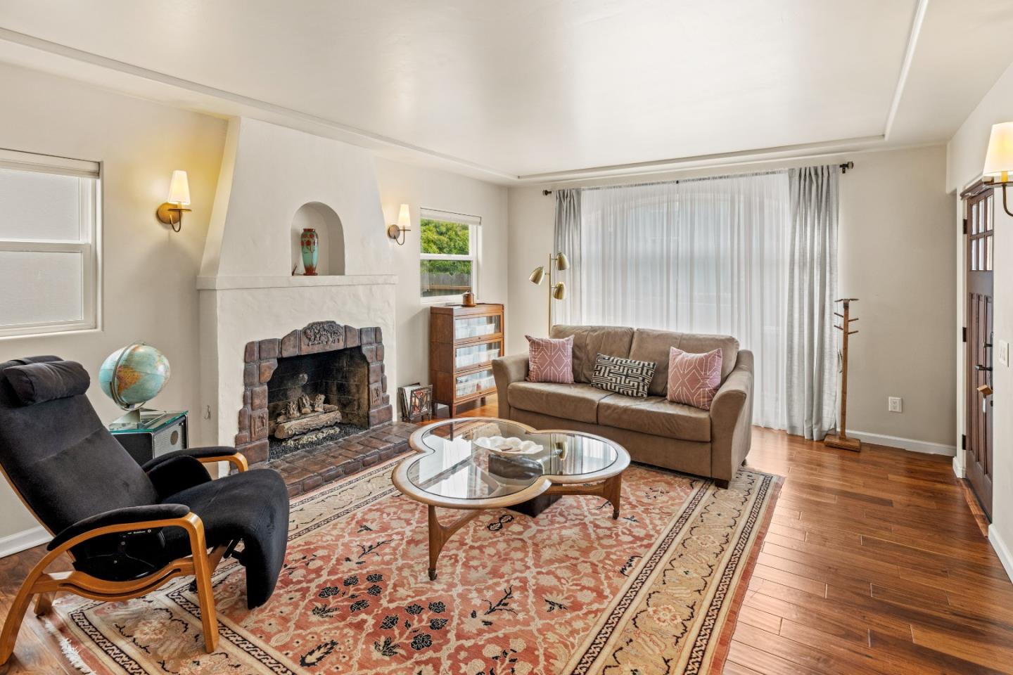 Detail Gallery Image 4 of 23 For 118 El Dorado St, Monterey,  CA 93940 - 2 Beds | 1 Baths