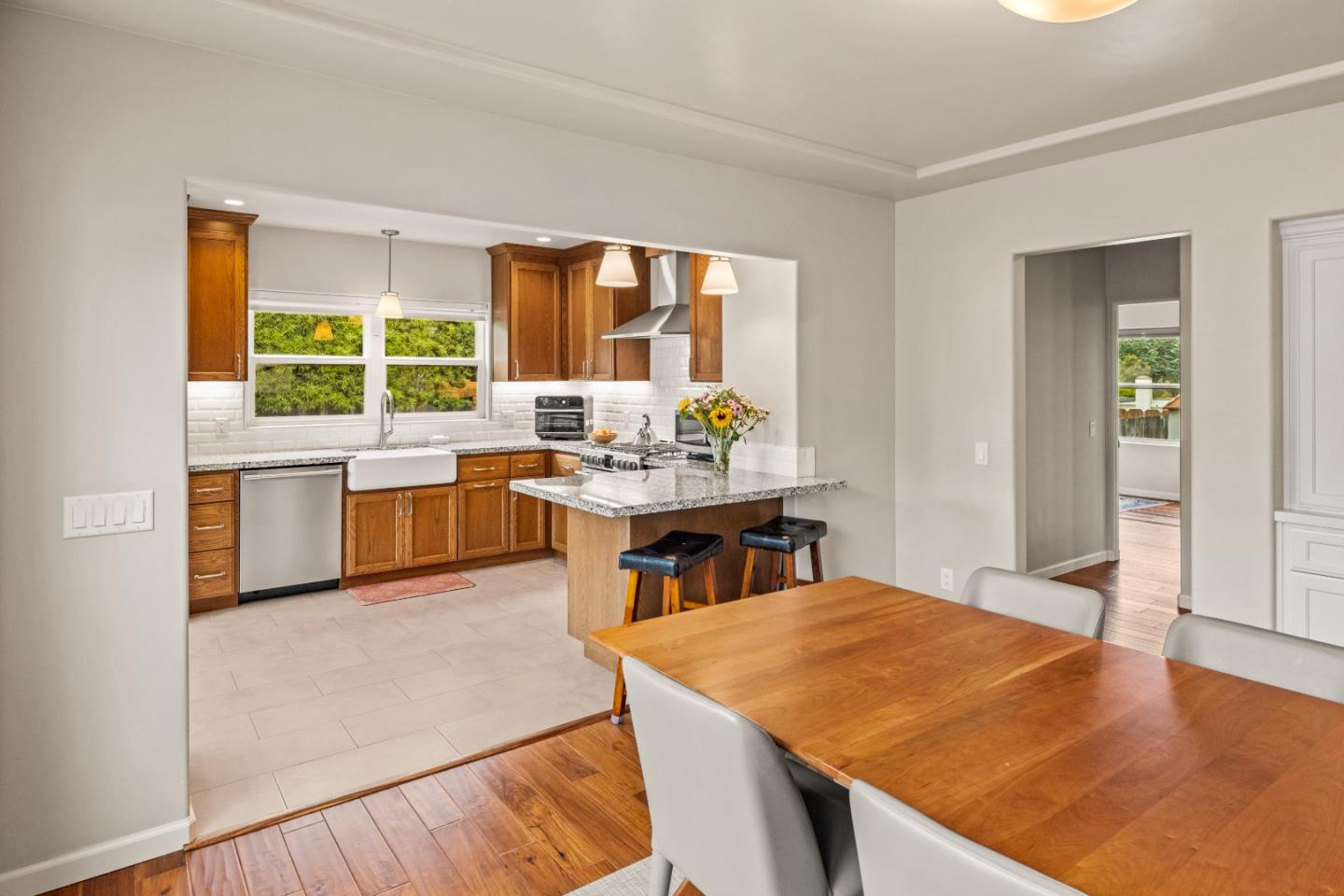 Detail Gallery Image 8 of 23 For 118 El Dorado St, Monterey,  CA 93940 - 2 Beds | 1 Baths