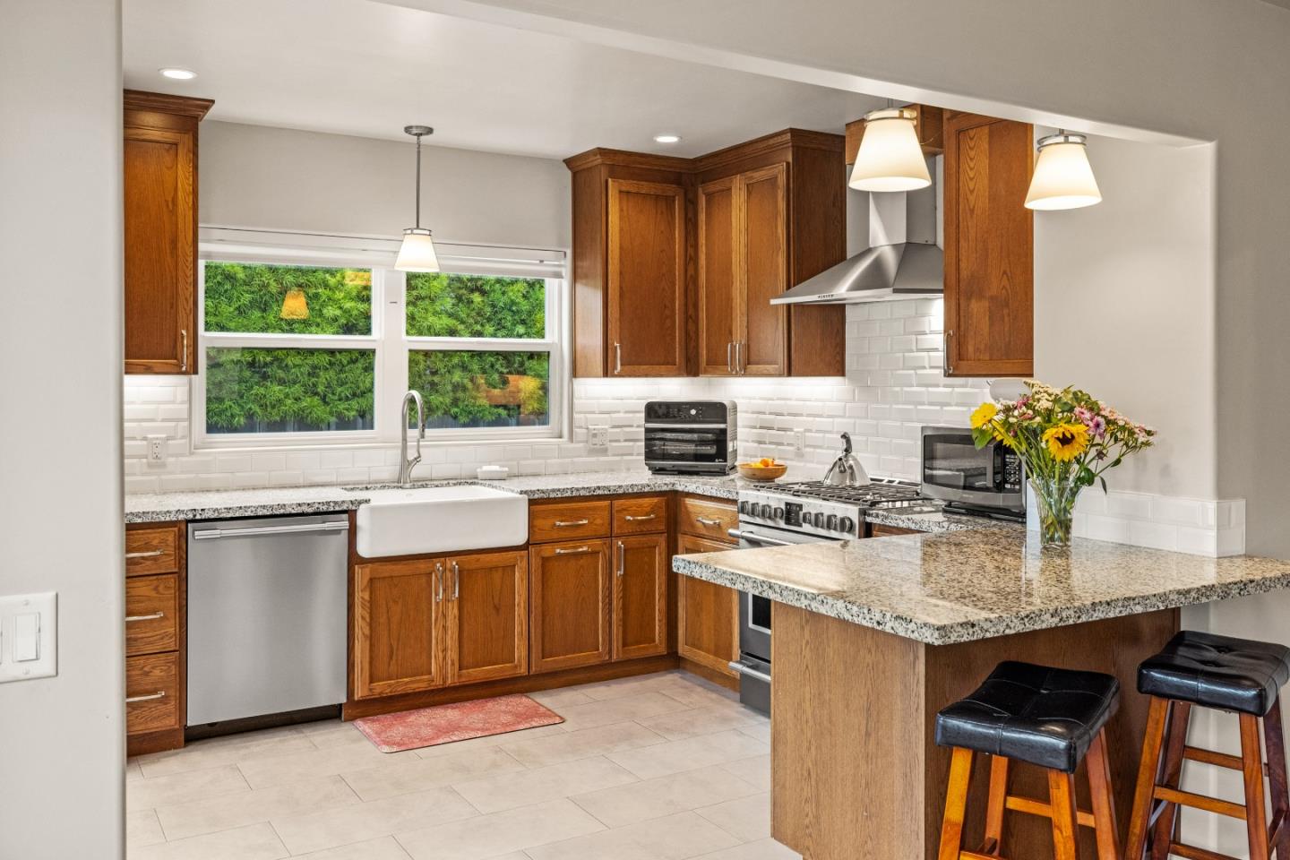 Detail Gallery Image 9 of 23 For 118 El Dorado St, Monterey,  CA 93940 - 2 Beds | 1 Baths
