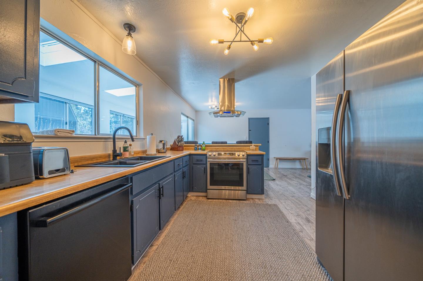 Detail Gallery Image 11 of 36 For 941 Sunset Dr, South Lake Tahoe,  CA 96150 - 3 Beds | 2 Baths