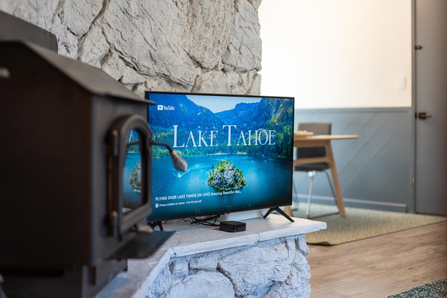 Detail Gallery Image 15 of 36 For 941 Sunset Dr, South Lake Tahoe,  CA 96150 - 3 Beds | 2 Baths