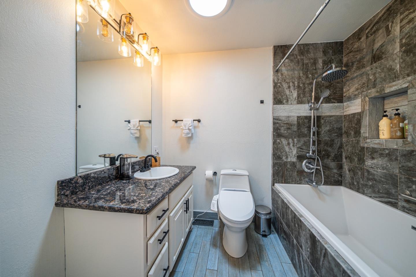 Detail Gallery Image 24 of 36 For 941 Sunset Dr, South Lake Tahoe,  CA 96150 - 3 Beds | 2 Baths