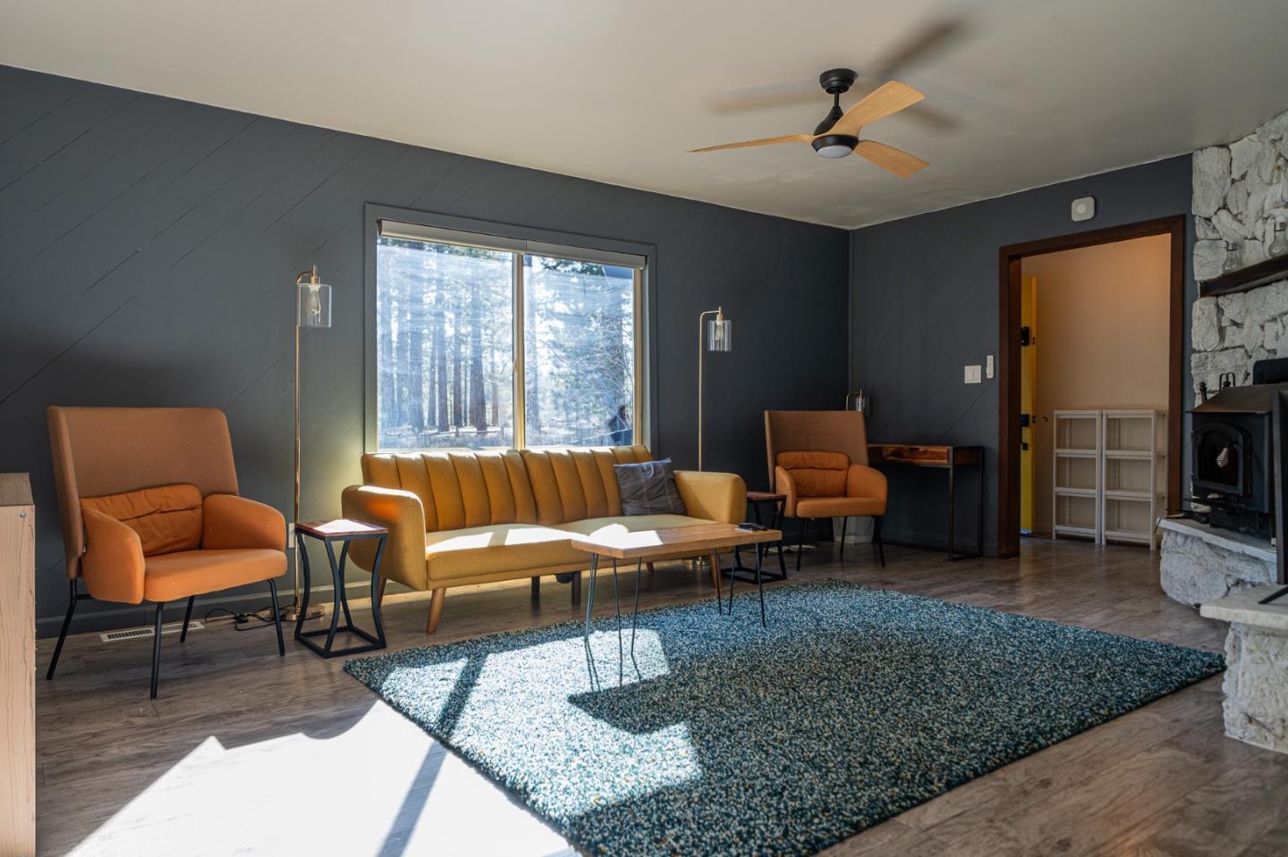 Detail Gallery Image 31 of 36 For 941 Sunset Dr, South Lake Tahoe,  CA 96150 - 3 Beds | 2 Baths