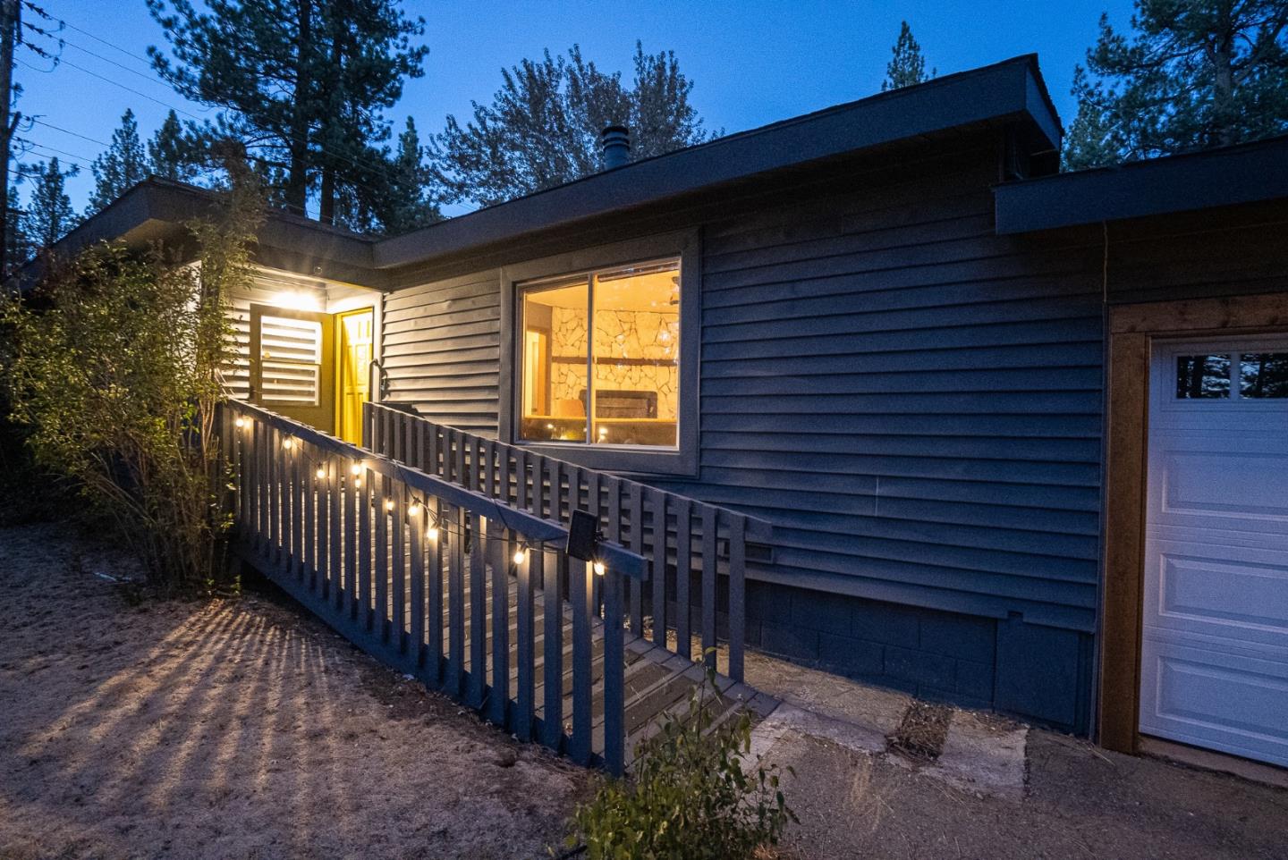 Detail Gallery Image 34 of 36 For 941 Sunset Dr, South Lake Tahoe,  CA 96150 - 3 Beds | 2 Baths