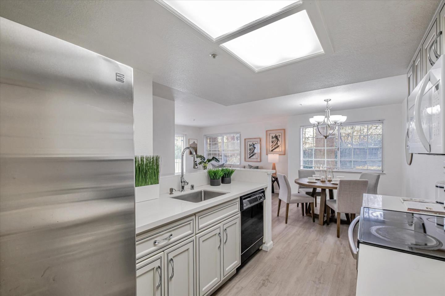 Detail Gallery Image 13 of 33 For 102 Crossing Ct, Hayward,  CA 94544 - 2 Beds | 1 Baths