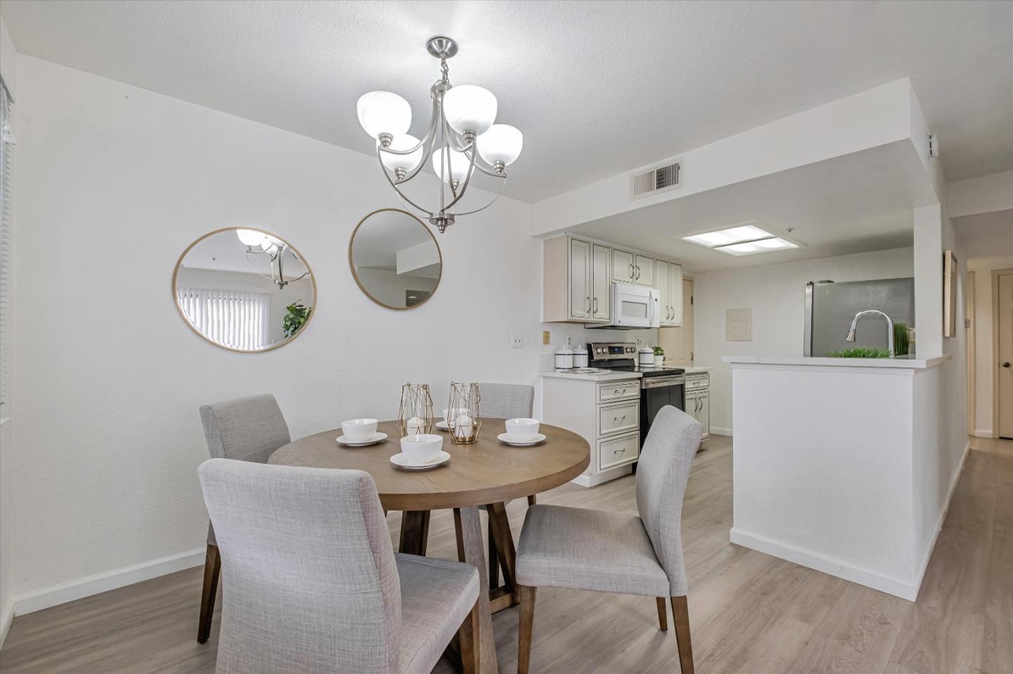 Detail Gallery Image 15 of 33 For 102 Crossing Ct, Hayward,  CA 94544 - 2 Beds | 1 Baths