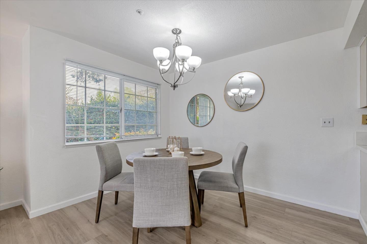 Detail Gallery Image 16 of 33 For 102 Crossing Ct, Hayward,  CA 94544 - 2 Beds | 1 Baths