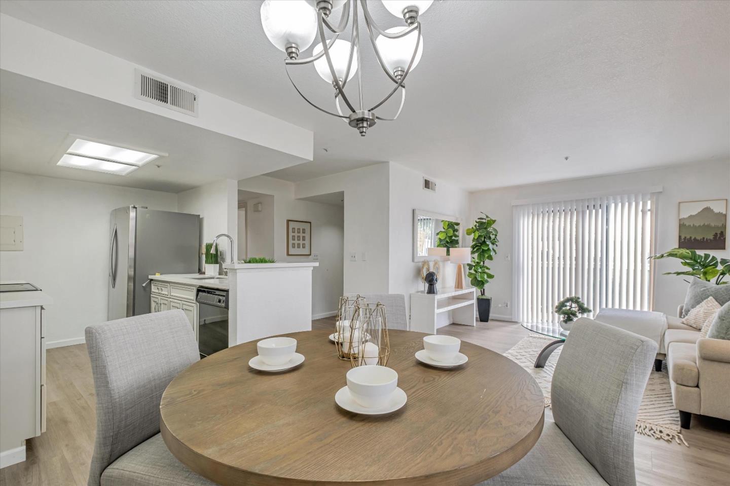 Detail Gallery Image 17 of 33 For 102 Crossing Ct, Hayward,  CA 94544 - 2 Beds | 1 Baths