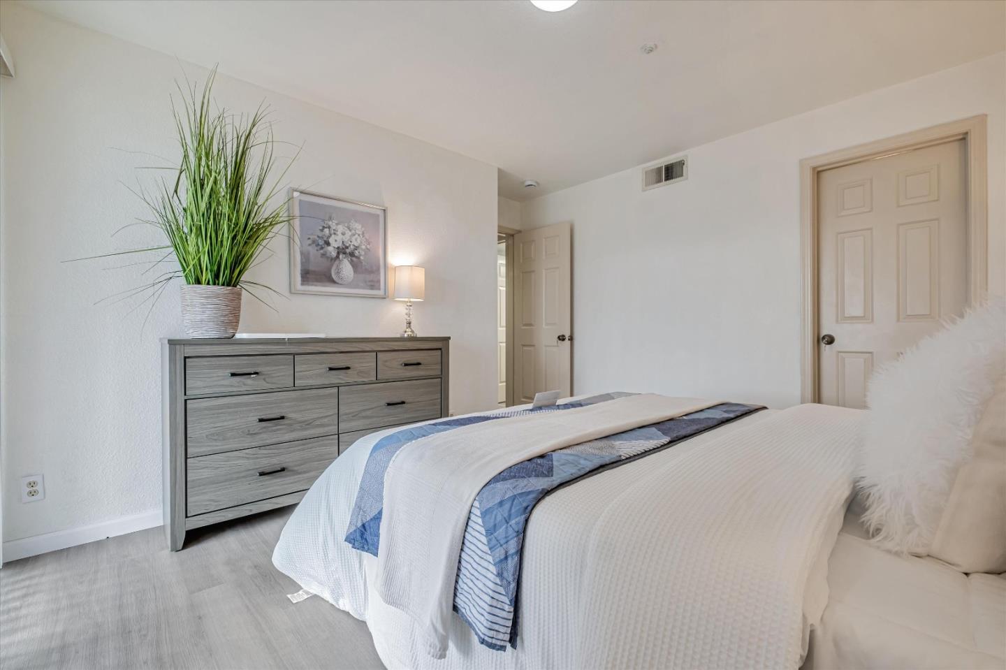 Detail Gallery Image 20 of 33 For 102 Crossing Ct, Hayward,  CA 94544 - 2 Beds | 1 Baths