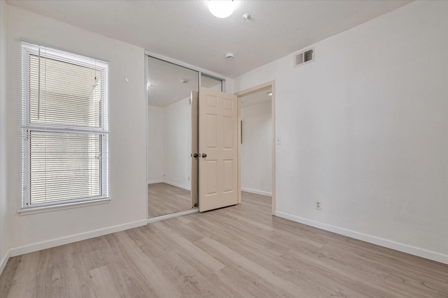 Detail Gallery Image 24 of 33 For 102 Crossing Ct, Hayward,  CA 94544 - 2 Beds | 1 Baths