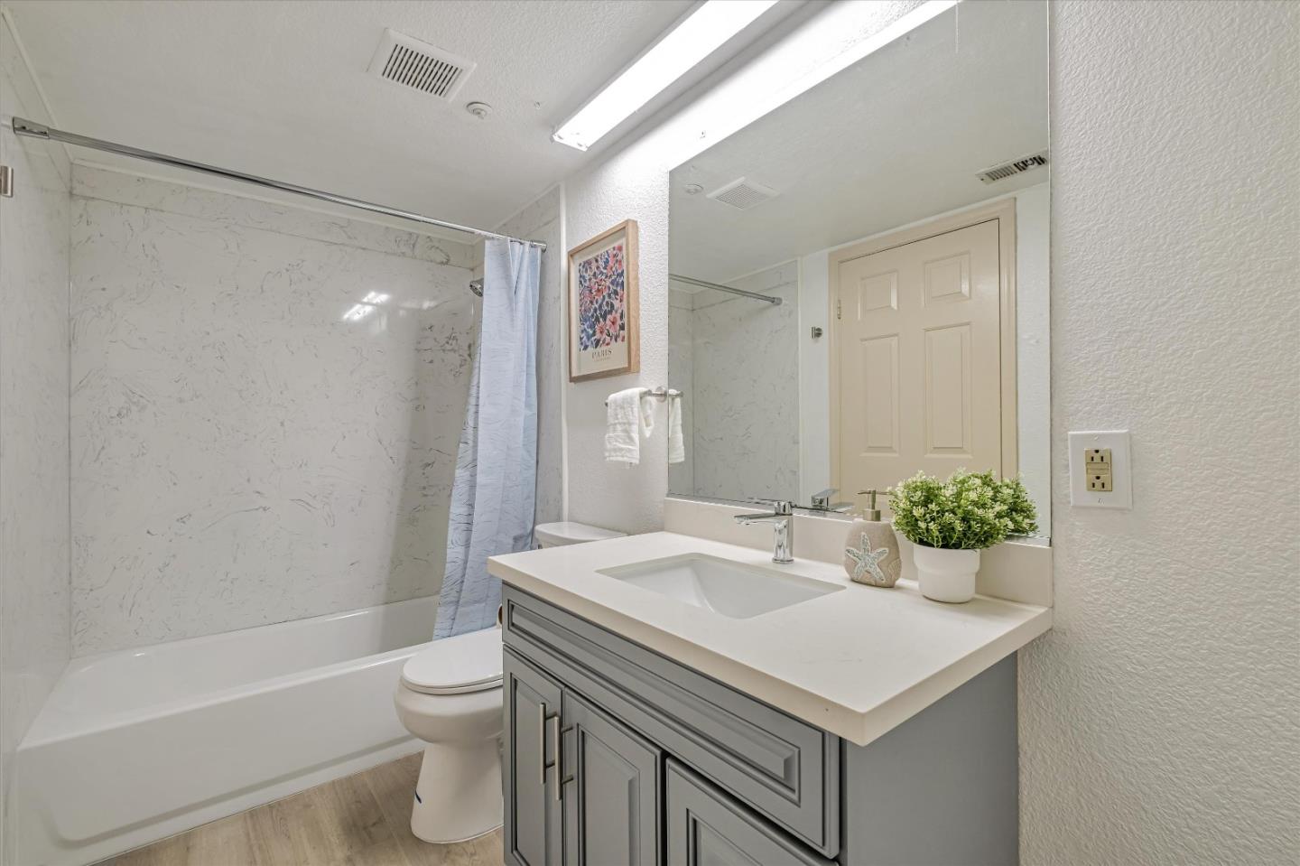 Detail Gallery Image 27 of 33 For 102 Crossing Ct, Hayward,  CA 94544 - 2 Beds | 1 Baths