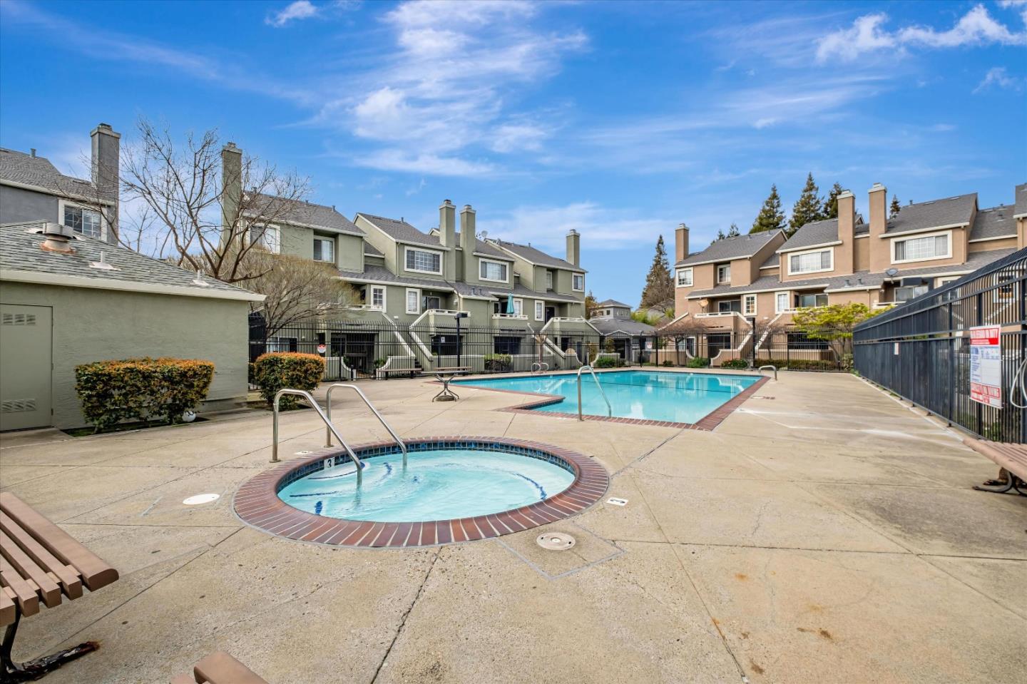 Detail Gallery Image 32 of 33 For 102 Crossing Ct, Hayward,  CA 94544 - 2 Beds | 1 Baths